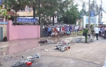 video khoanh khac may bay bi set danh sang choi tren bau troi