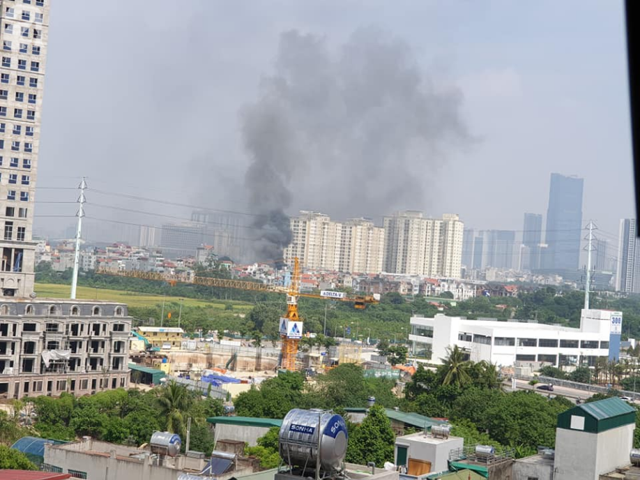 ha noi lua bung chay du doi tai xuong san xuat sofa lan sang nha dan