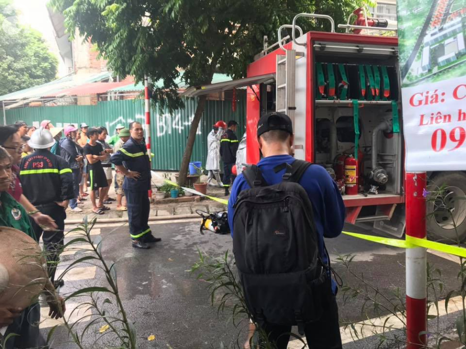 ha noi lua bung chay du doi tai xuong san xuat sofa lan sang nha dan