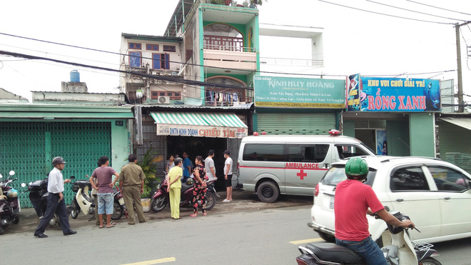 tphcm nguoi dan ong vao quan cafe roi tu vong bat thuong trong nha ve sinh