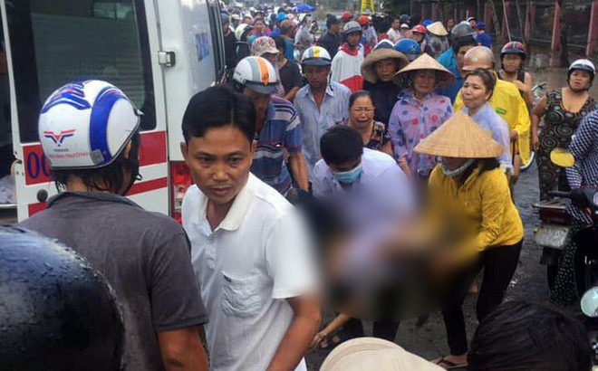 vu 2 hoc sinh tu vong vi day dien roi trung ong ngoai soc nang khi hay tin du dam hoi chi gai thanh le tang em trai