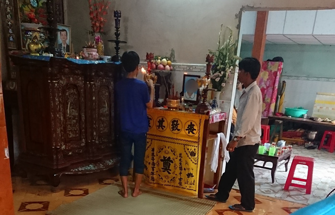 vu 2 hoc sinh tu vong vi day dien roi trung ong ngoai soc nang khi hay tin du dam hoi chi gai thanh le tang em trai