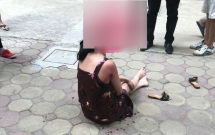 video can canh cong an kham xet nhat cuong mobile thu giu nhieu mat hang