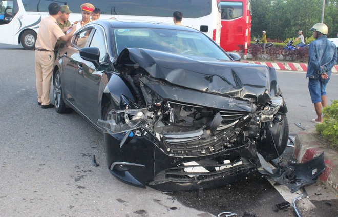 vu xe cap cuu va cham kinh hoang voi xe mazda 6 tai xe o to con khong nghe thay tieng coi uu tien