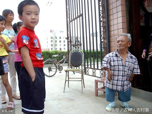 cu ong 85 tuoi cao 98 cm van dang tin tuyen vo hua de lai toan bo tai san sau khi mat