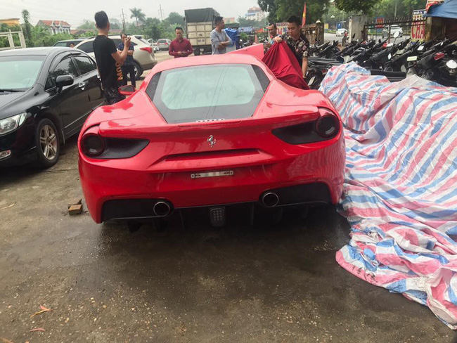 mxh lan truyen hinh anh sieu xe ferrari 16 ty dong duoc cho la cua ca si tuan hung gap tai nan nat dau