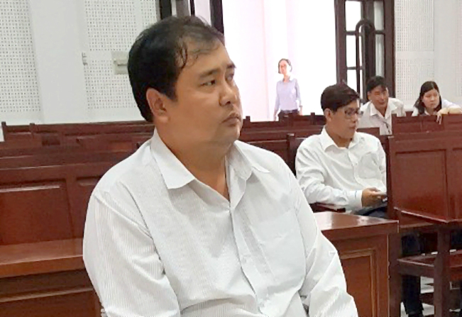 cuu giam doc ngan hang chiem doat hon 32 ty dong