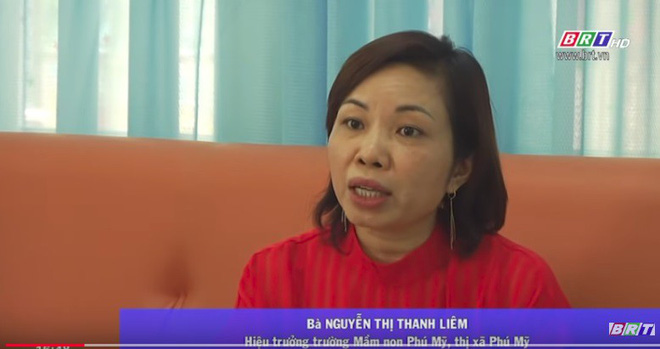 vu phu huynh tan mat chung kien bua com khung khiep hieu truong khoc nghen vi ap luc