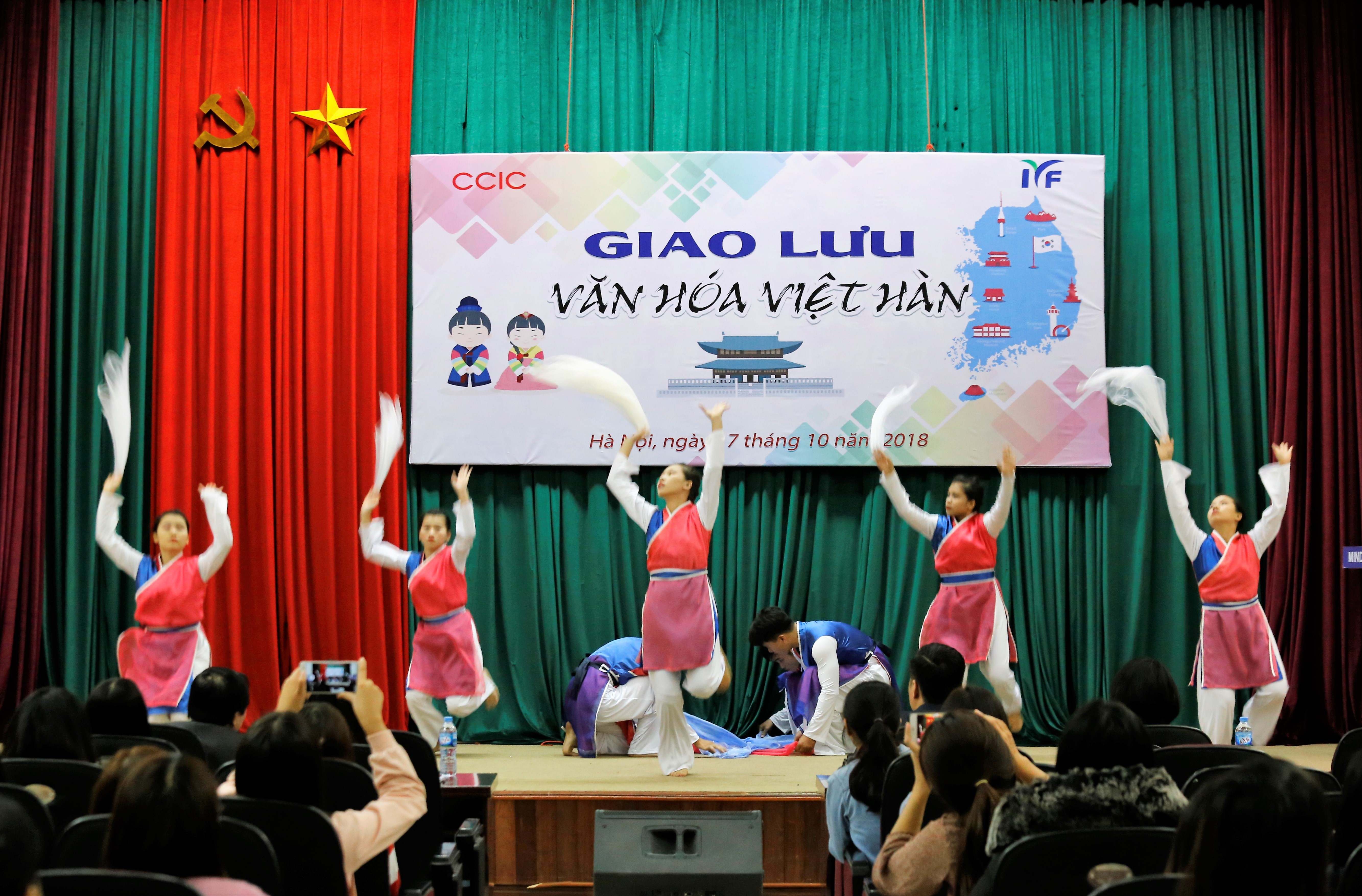 tung bung su kien giao luu van hoa viet han tai ha noi