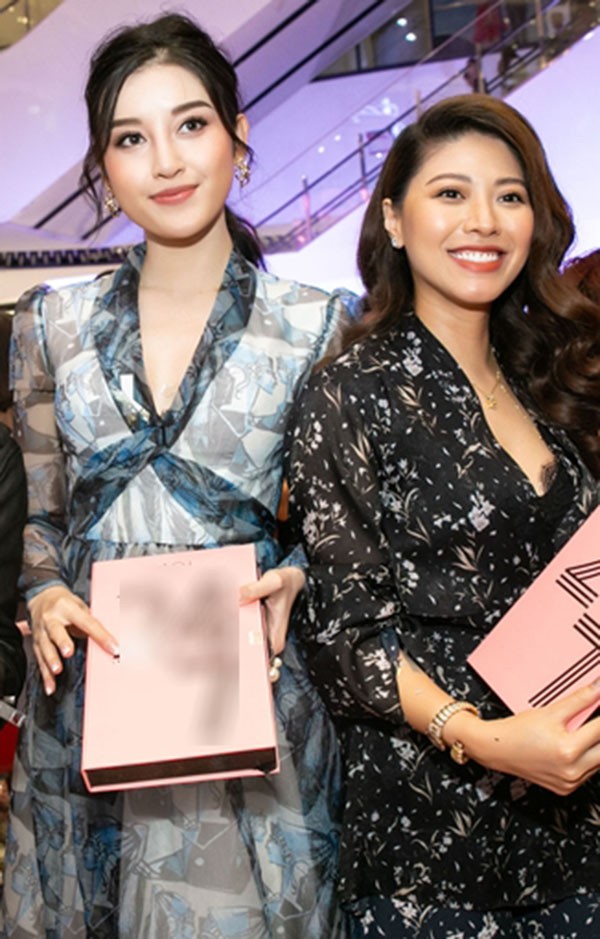 huyen my bat ngo huy theo doi trang ca nhan cua ban trai tin don la em ruot btv ngoc trinh