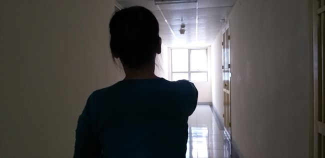 vu be so sinh roi o chung cu linh dam thay co va cac ban khong biet nu sinh dang mang bau