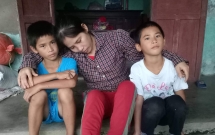 video khoanh khac 20 con do lao vao chem toi tap nhom nguoi ngoi nhau