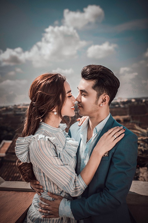 ve dep nong bong cua sieu mau chung song voi ung hoang phuc 6 nam moi lam dam cuoi