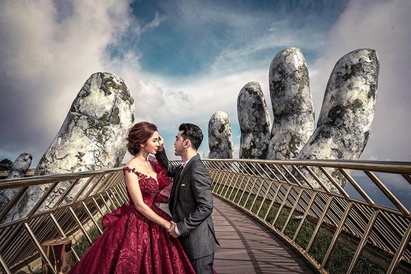 ve dep nong bong cua sieu mau chung song voi ung hoang phuc 6 nam moi lam dam cuoi