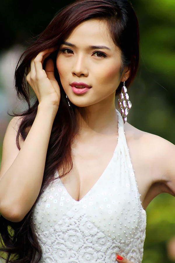 ve dep nong bong cua sieu mau chung song voi ung hoang phuc 6 nam moi lam dam cuoi