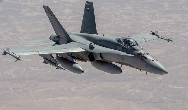 su 27sm nga bi cf 18 canada tom song tren vung troi bien den