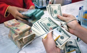 vu doi 100 usd bi phat 90 trieu dong cong an kham xet nha thu giu 20 vien kim cuong