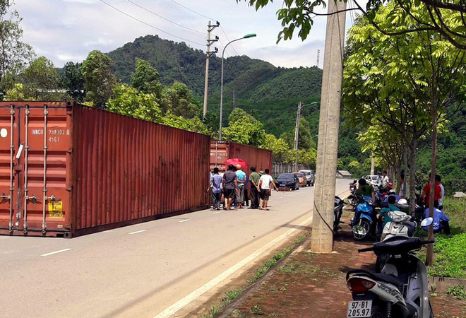 dan sieu xe bi bo roi ben duong o bac kan tin moi nhat tu pho chu tich huyen