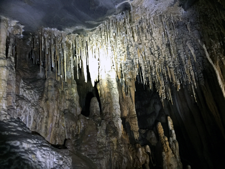 chiem nguong hang vom hang gieng vooc moi khai thac tai quang binh