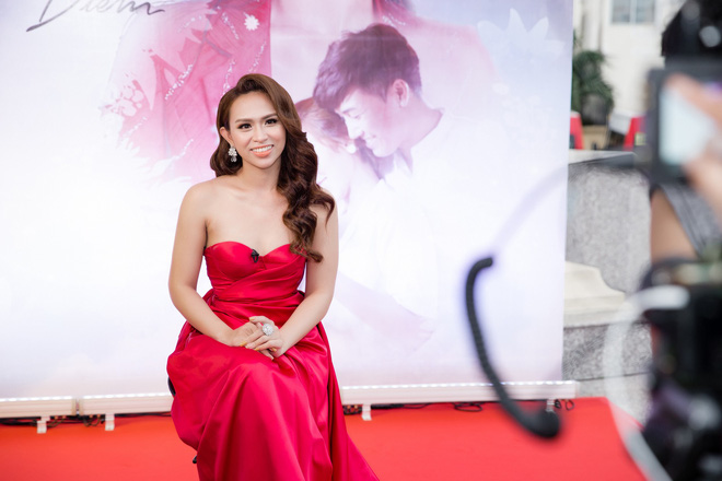 dam vinh hung khien hoc tro bat khoc vi mon qua bat ngo