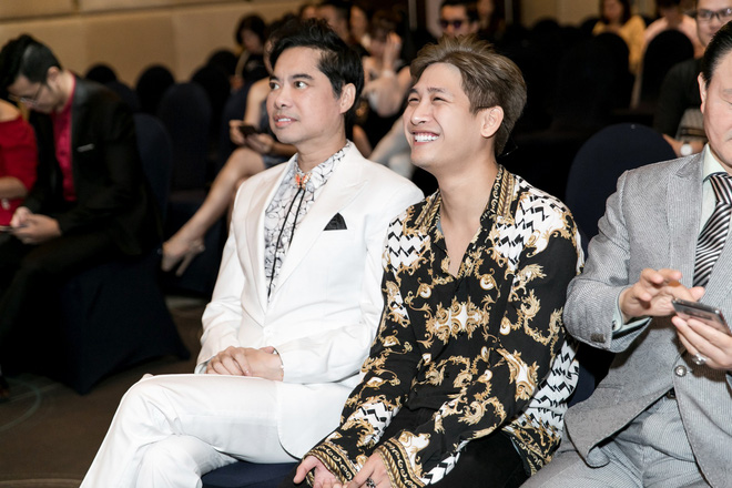 ngoc son an mac banh bao toi chuc mung con nuoi ra san pham moi