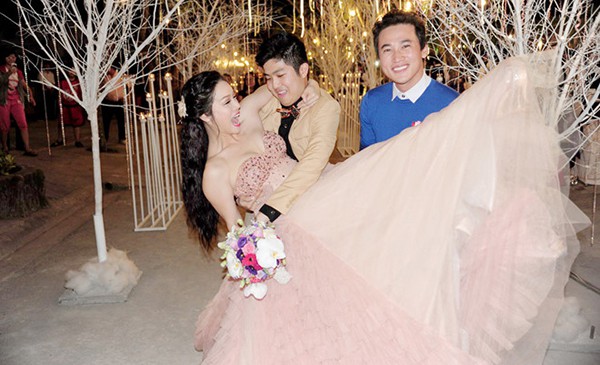 dam cuoi nhat kim anh co dau ngat xiu lien tuc mat dien trong thoi khac quan trong