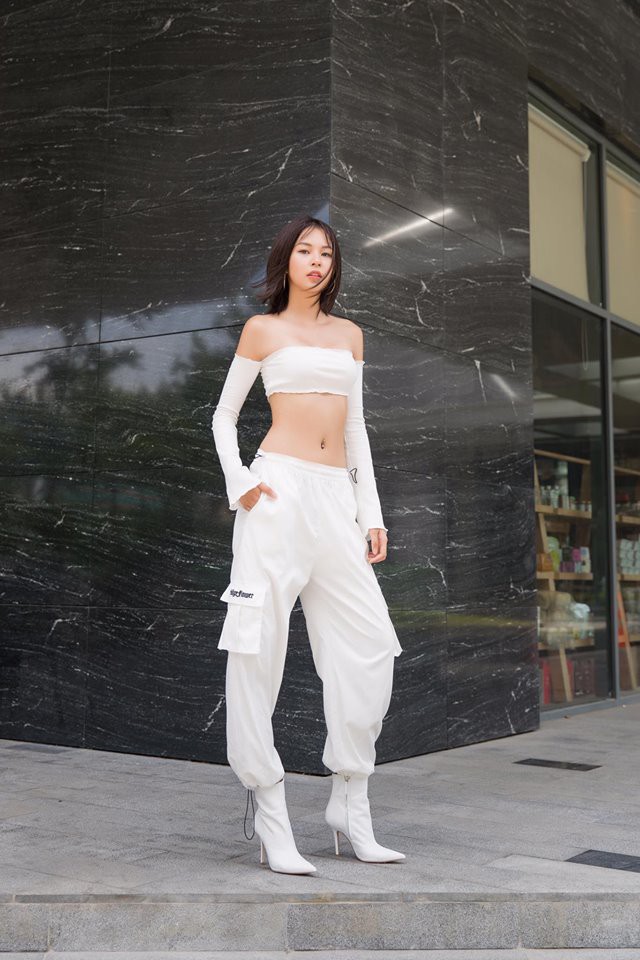 quan quan the face mua dau tien khoe than hinh boc lua