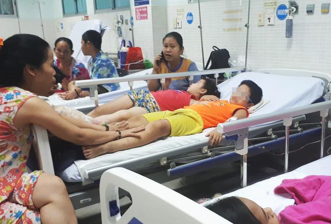 tphcm 26 tre nhap vien cap cuu sau khi an banh mi cha bong ga luc di le nha tho