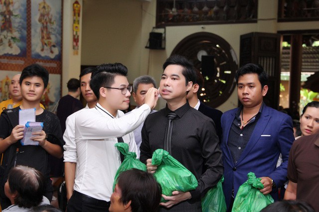 bi noi gap ai cung nhan lam con nuoi ngoc son buc xuc len tieng