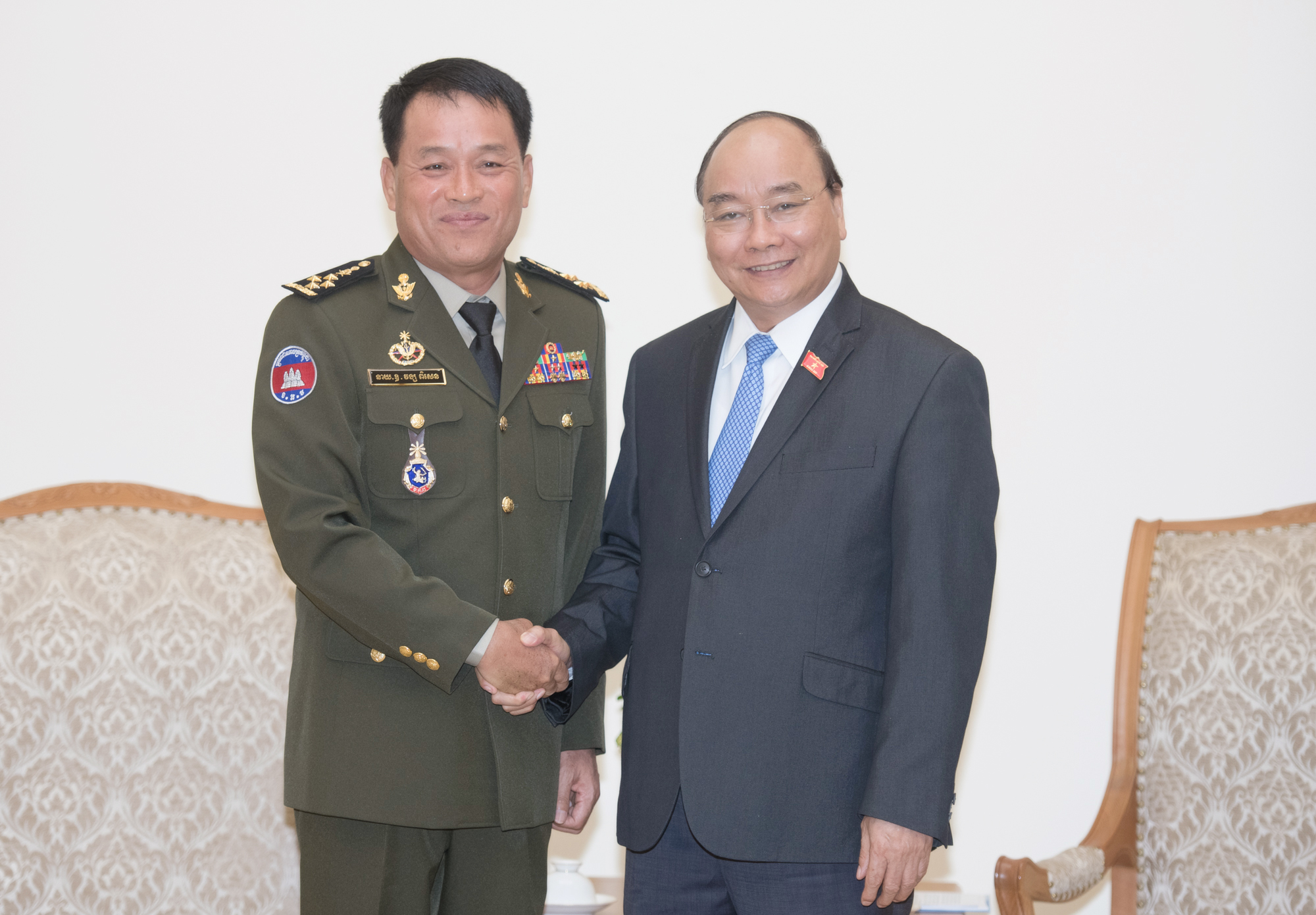 vun dap moi quan he huu nghi truyen thong giua quan doi viet nam campuchia