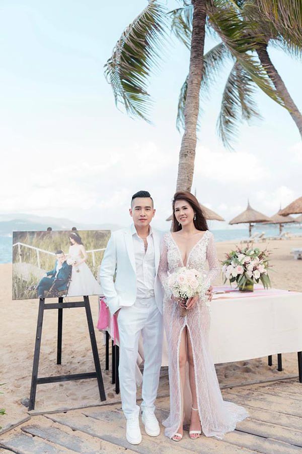 dam cuoi chi ruot ngoc trinh co dau dien dam nong bong cuoi hanh phuc ben chu re kem tuoi