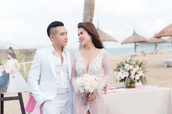 dam cuoi chi ruot ngoc trinh co dau dien dam nong bong cuoi hanh phuc ben chu re kem tuoi