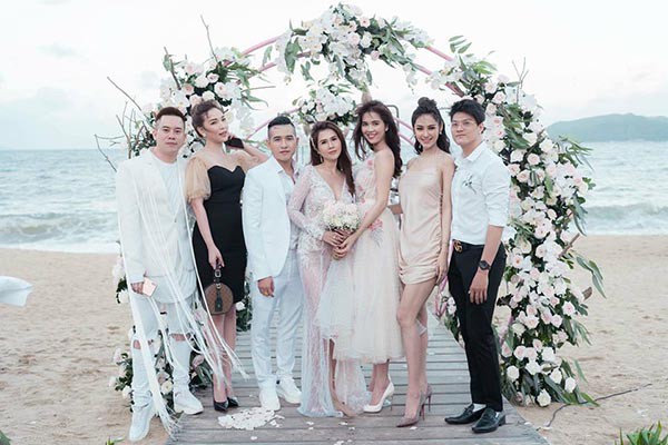 dam cuoi chi ruot ngoc trinh co dau dien dam nong bong cuoi hanh phuc ben chu re kem tuoi