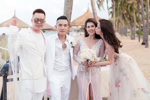 dam cuoi chi ruot ngoc trinh co dau dien dam nong bong cuoi hanh phuc ben chu re kem tuoi