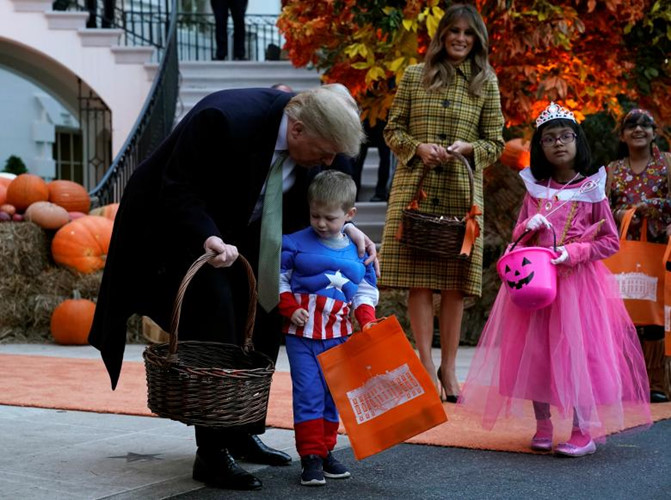 tt trump va de nhat phu nhan don halloween an tuong tai nha trang