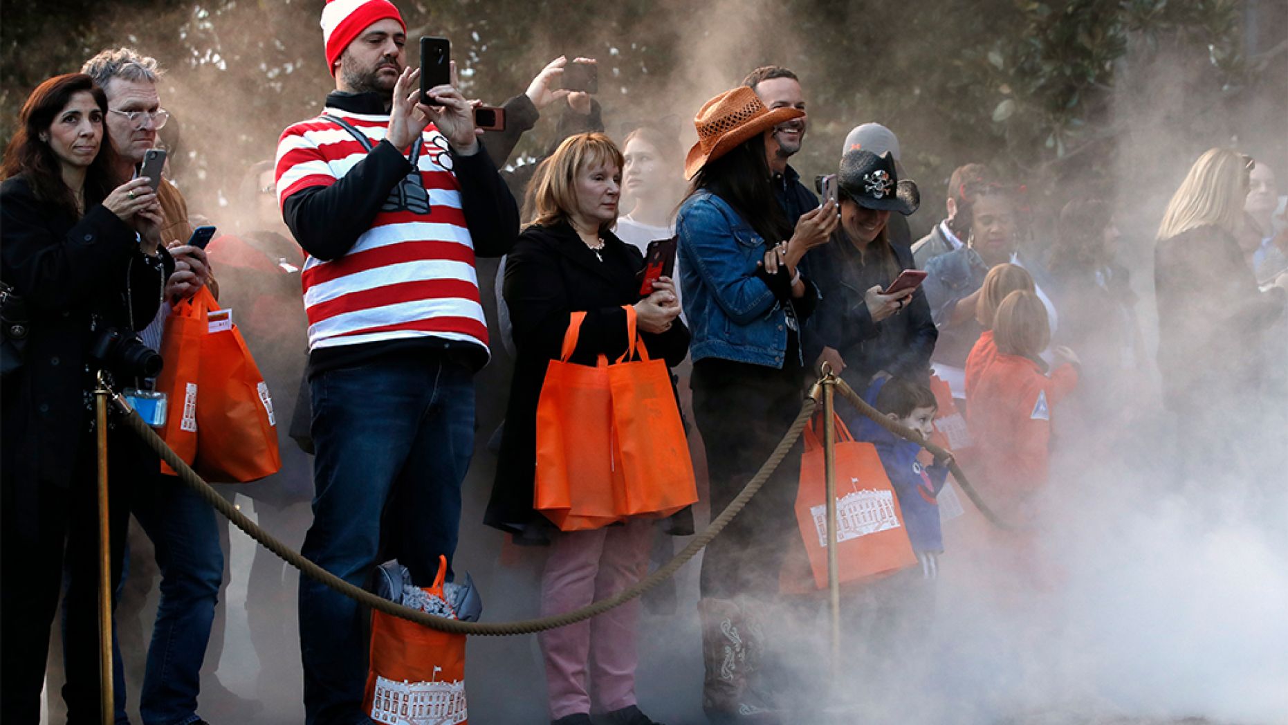 tt trump va de nhat phu nhan don halloween an tuong tai nha trang