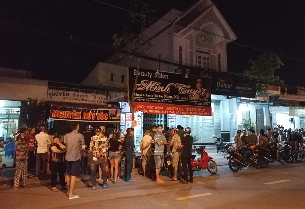 phat hien doi nam nu tu vong trong phong tro tai ca mau