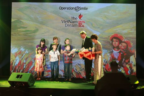 da tiec thuong nien lan thu 25 operation smile vietnam gay quy phau thuat cho 500 benh nhan