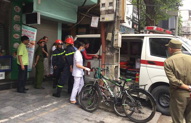 ha noi chay lon o hang giay khien 2 nguoi thuong vong