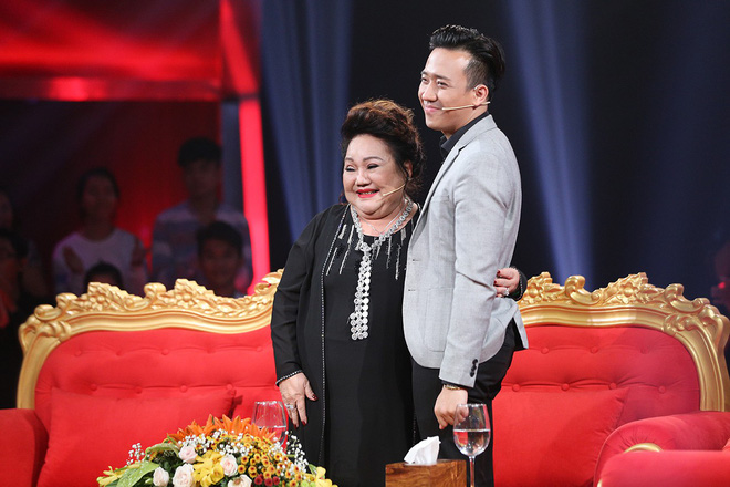 nsnd ngoc giau tung suyt khong nhin mat tran thanh vi bi lua tien