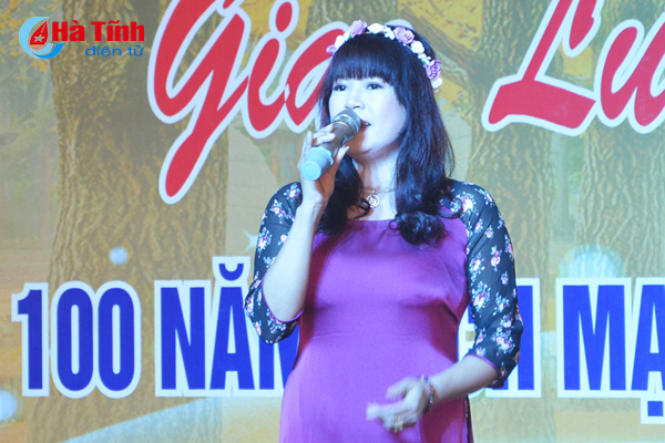 ha tinh dam am gap mat nhan ky niem 100 nam cach mang thang muoi nga