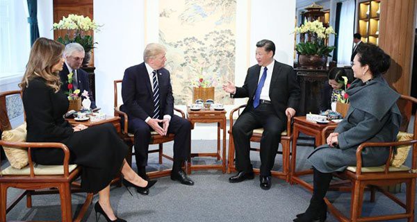 mot ngay ban ron cua tong thong trump tham quan tu cam thanh thuong thuc kinh kich