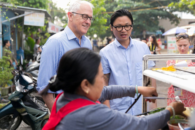 thu tuong uc chia se anh lan dau thuong thuc banh mi tai da nang cung luke nguyen