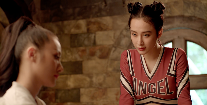 glee angela phuong trinh bi duoi khoi doi co vu vi bung bau bat dau lo ro