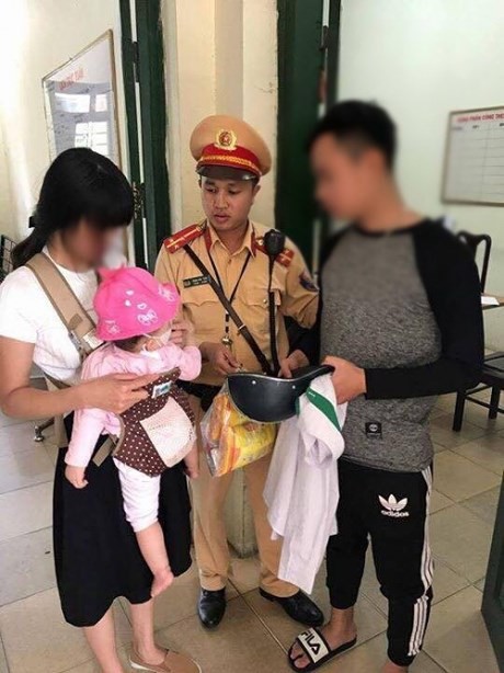 nguoi me om con dinh tu tu vi cai nhau voi chong la phu nu cang ton thuong thi cang can manh me vi con minh