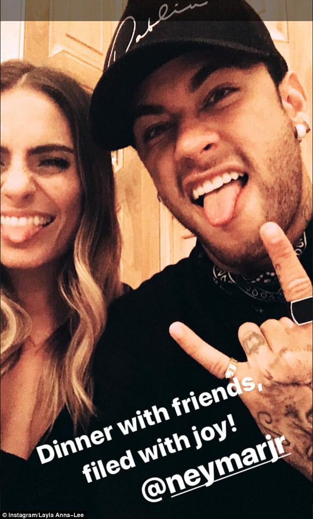 neymar tiec tung voi my nhan gay sot o gala the best 2017