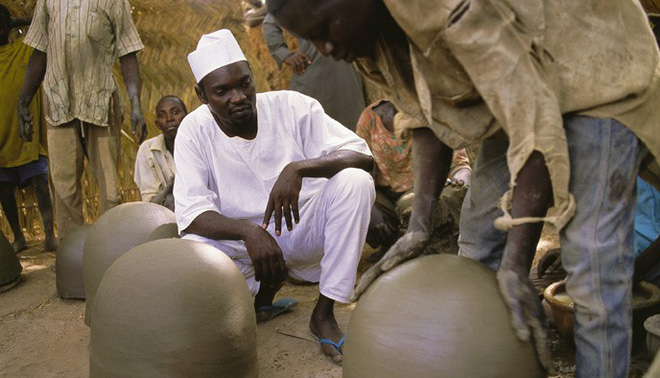 chiec tu lanh dac biet cua giao vien nguoi nigeria khong can cam dien van giu thuc an tuoi ngon den 27 ngay