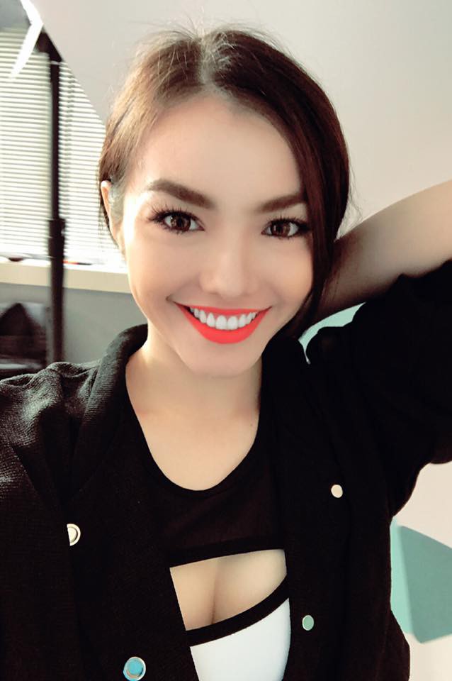phong cach sexy cua co gai dep nhat phim viet mac ao yem dang gay tranh cai