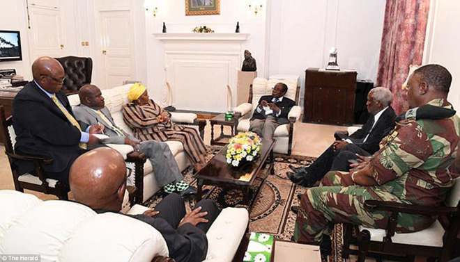 tong thong zimbabwe mugabe tu anh hung dan toc toi nha doc tai mo cam quyen den 100 tuoi