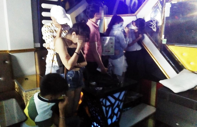 dong nai dot kich bat ngo bat nhieu dan choi mo tiec ma tuy trong phong karaoke